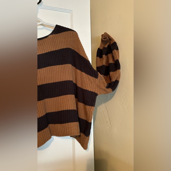 Light weight, oversized crop sweater - Picture 2 of 2